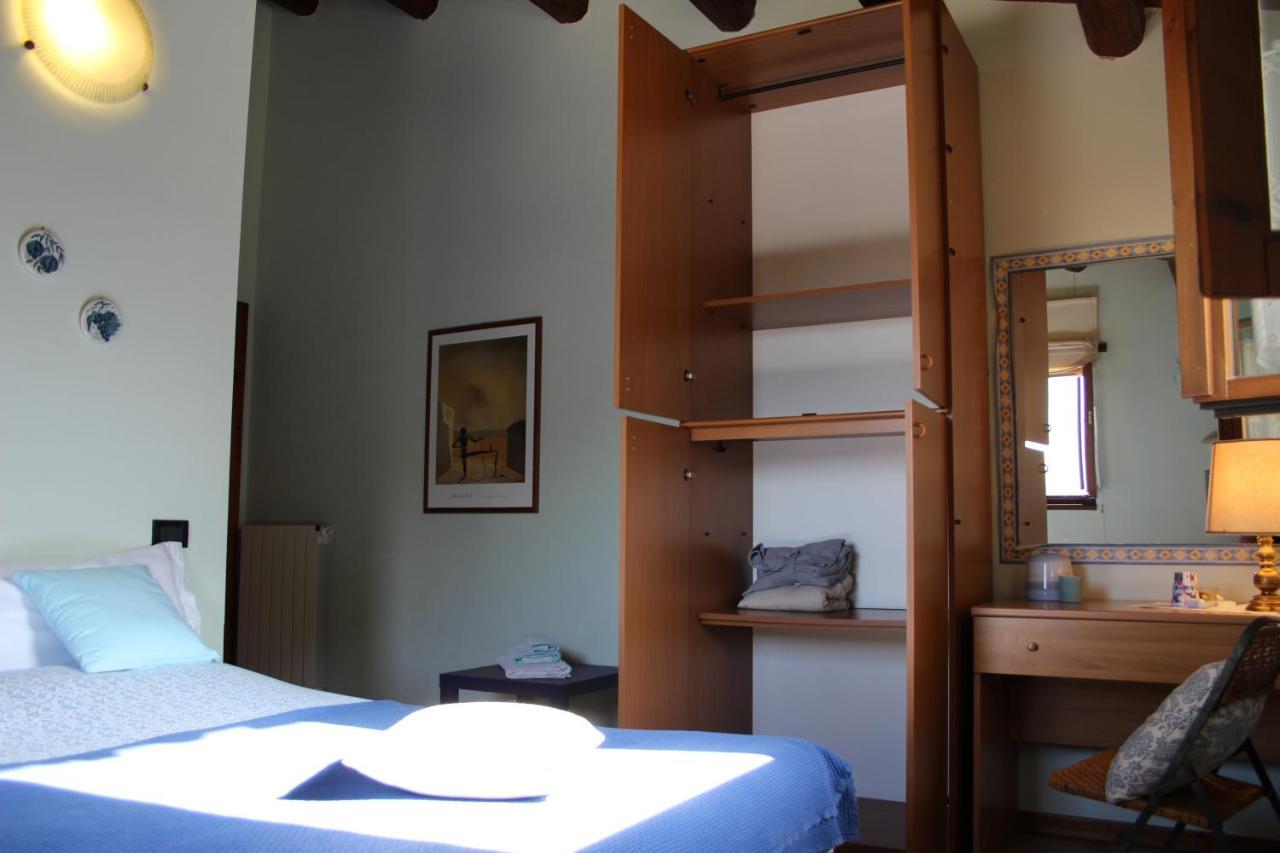 Smerillo Casale Fontanile Bed And Breakfast المظهر الخارجي الصورة